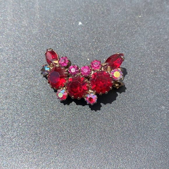 Elegant Red and Pink Crystal - Rhinestone Earrings - Vintage - clip on - Picture 3 of 6